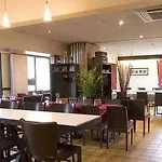 Otel Kyriad 3*