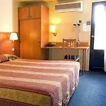 Otel Kyriad 3*