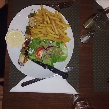 Otel Kyriad 3*