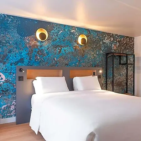Otel Kyriad 3*
